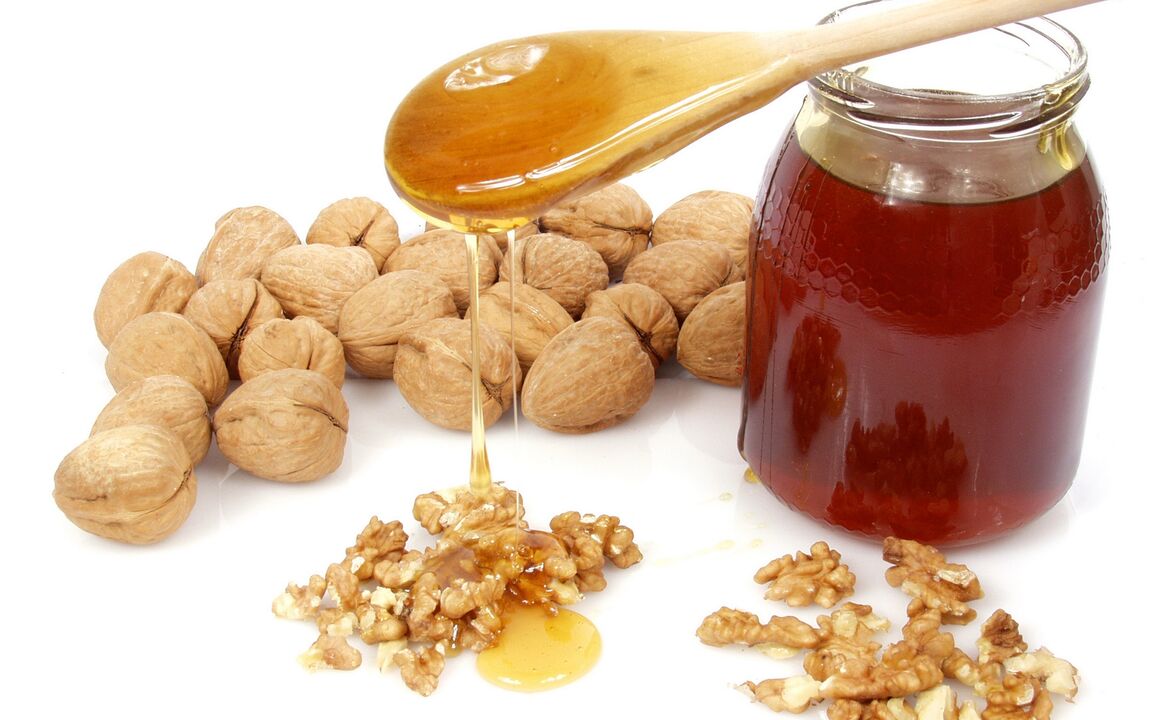 Walnuts with honey for effect